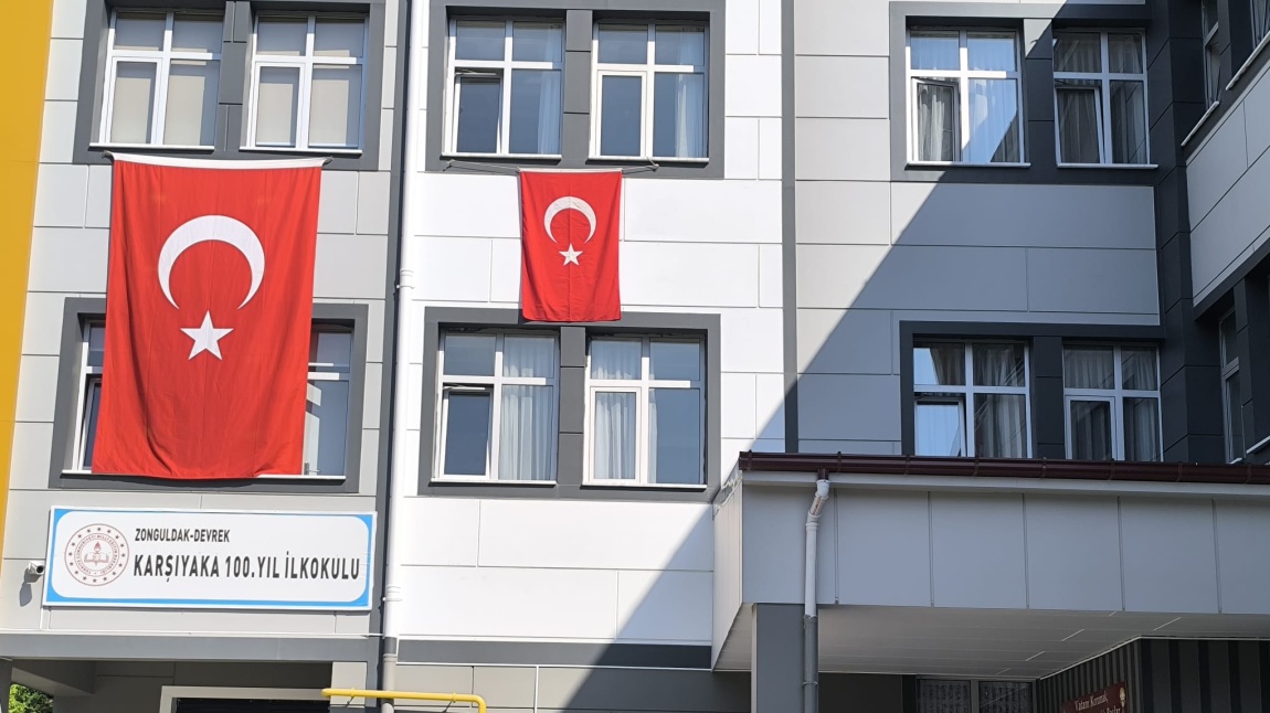 Karşıyaka 100. Yıl İlkokulu Fotoğrafı